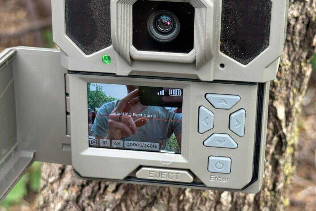 Tactacam REVEAL Pro 3.0 built-in 2-inch LCD screen and manual control buttons
