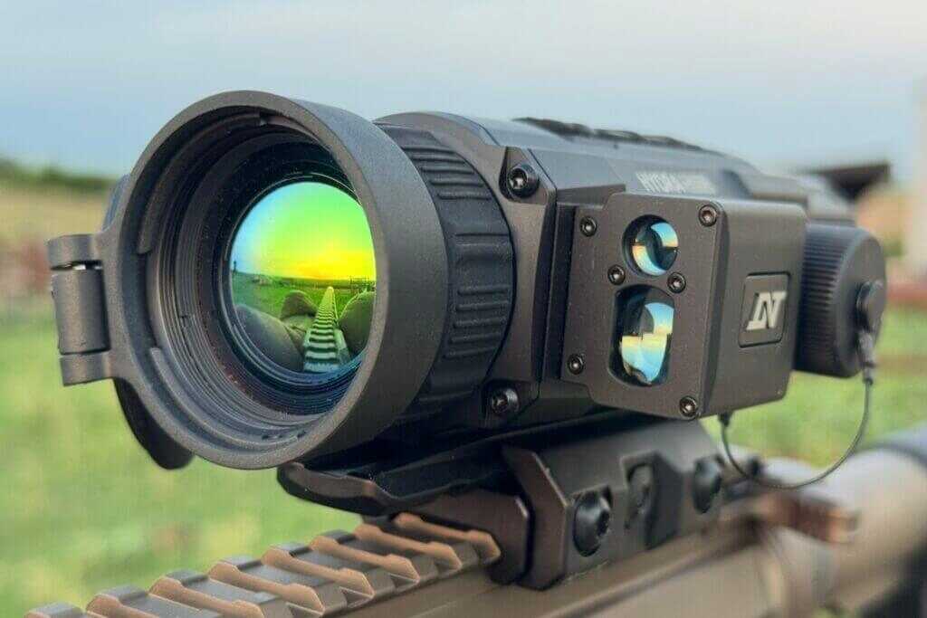 DNT Hydra HS335R focus ring positioned in front of the laser rangefinder