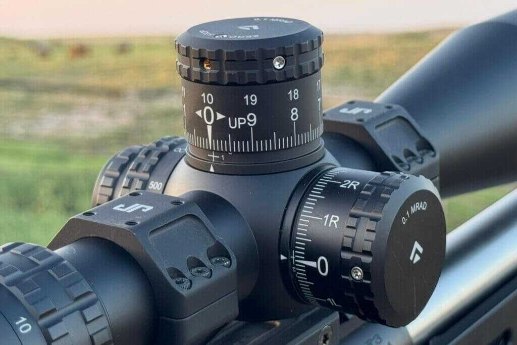 Tall Arken EP-5 GENII elevation turret with large numbers and easy-to-read holdover markings