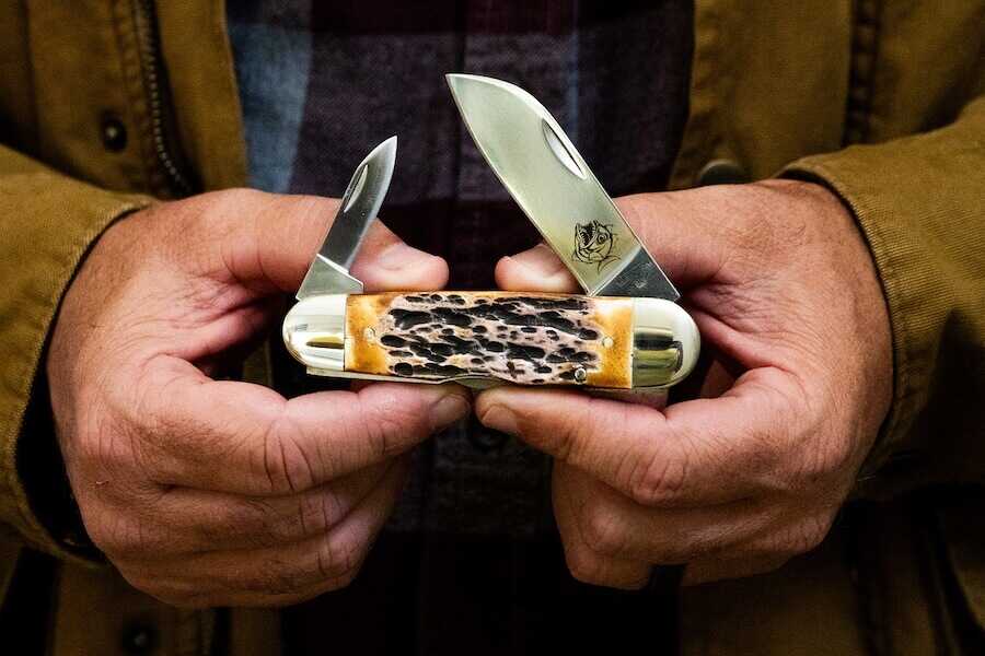 Bear & Son Piranha 559L two-blade pocket knife with Genuine India Stag Bone handle.