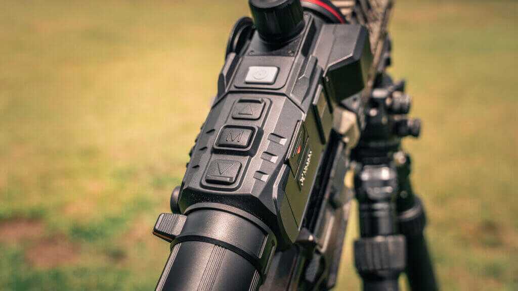 Nocpix H50R PRO removable NBP-8 battery with USB-C charging and up to 10 hours of runtime
