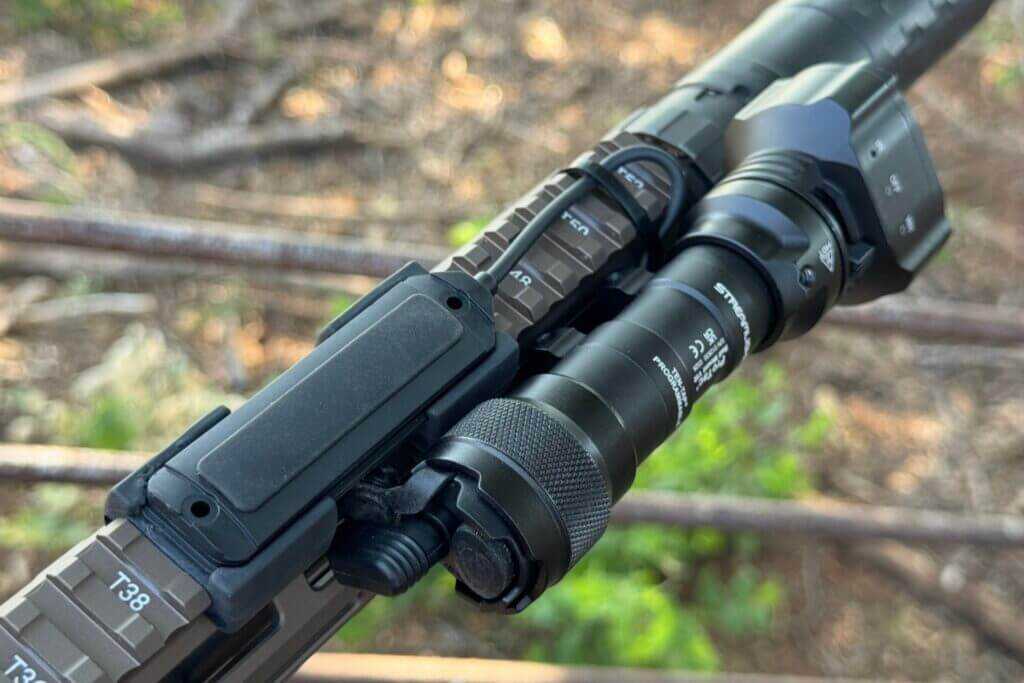 Low-profile Streamlight VIR Pro pressure pad mounted on top of an AR-15 handguard