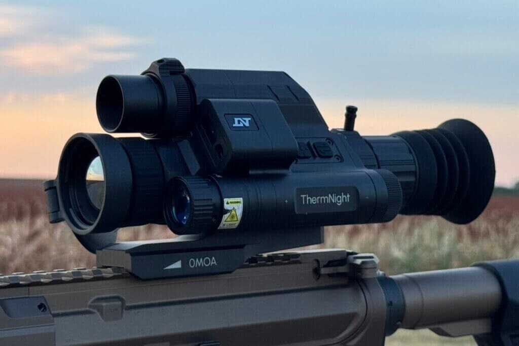 DNT TNC635R installed on an AR-15 using the included 0 MOA mount