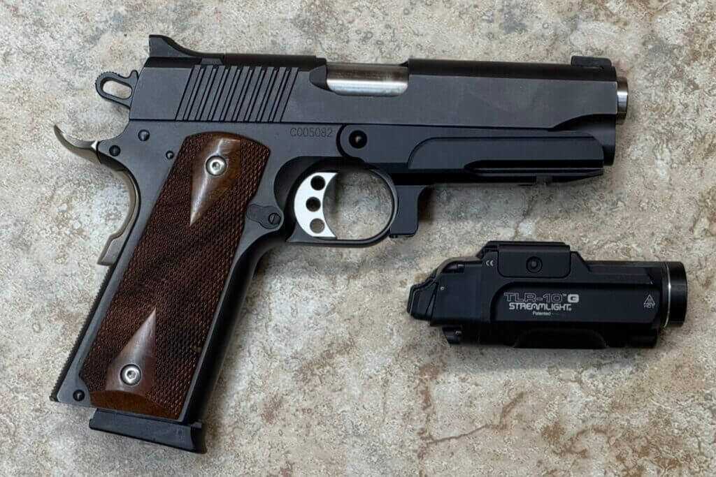 Streamlight TLR-10G showing incompatibility with the MisterSeven 1911 accessory rail