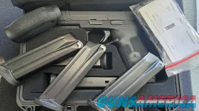 IWI Masada 9mm pistol with 6 magazines