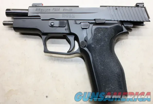 Sig Sauer P226R .40 Pistol, 2 x Mags, Tr...