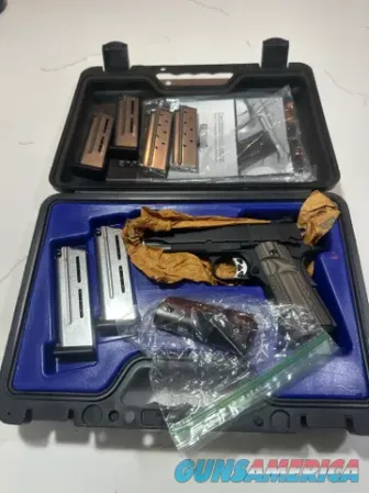 Dan Wesson Vigil 1911 9mm with 6 Magazin...