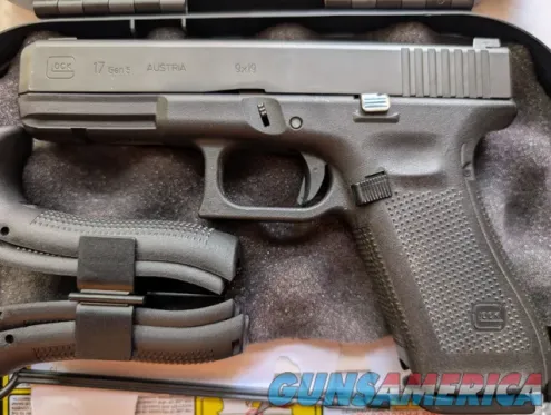 Glock 17 Gen5 9mm Full-Size Pistol