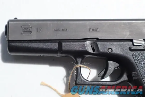 Glock 17 9x19 Full-Size 9mm Pistol