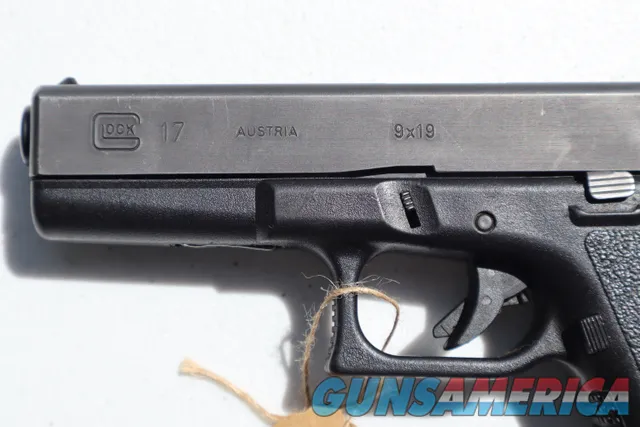 Glock 17 9x19 Full-Size 9mm Pistol