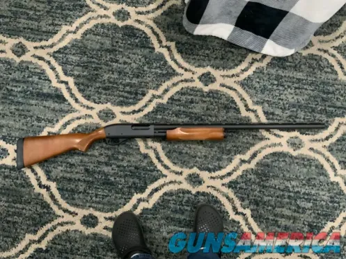 Classic Wood-Stock Pump Shotgun, 12 Gaug...