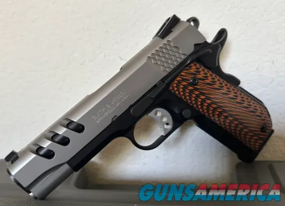 Smith & Wesson SW1911 PC Pro .45 ACP...