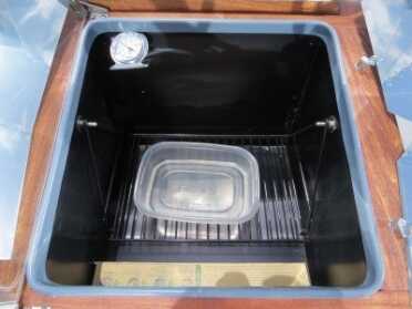 The levelling rack works really well so even if the oven is tilted, liquid is fairly level.  This is the vinegar. 