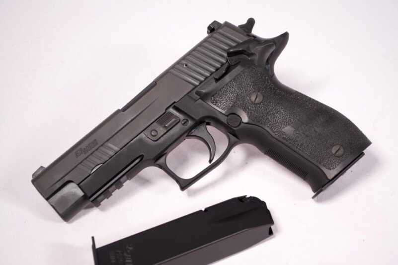 That's right, there's no decocking lever on this Sig P226!