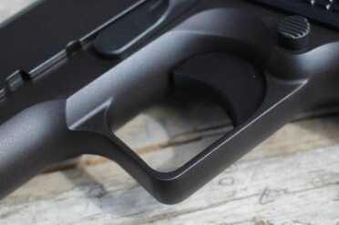 The square trigger guard is a nice touch that makes the angular lines of the 1911 more apparant.