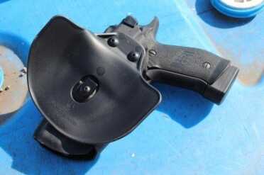 The countoured paddle is solid and easy to put on and take off. 