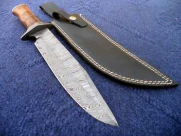 Bowie Knife vs. Kukri Knife - What's Your Fighting Knife? Bowie Knife vs. Kukri Knife - What's Your Fighting Knife?