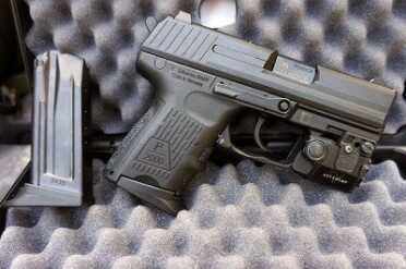The P2000sk is as handsome as it is effective. 