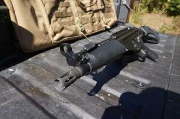 The overall length of the pistol and its weight makes one handed operation cumbersome. But it isn't impossible.