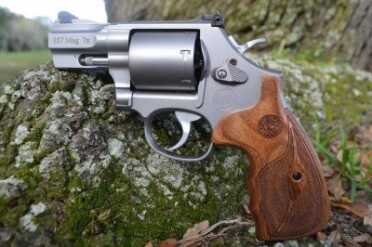 Smith & Wesson Snubby .357 Revolver - Performance Center 686--Review The Performance Center snub is distinguished by a beautiful unfluted cylinder.