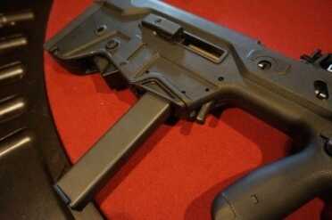 Israel Defense Forces IWI Tavor Review The new mag, and a new shell deflector.