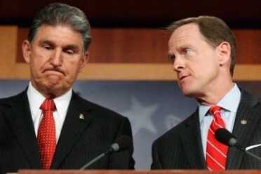 Sens. Joe Manchin, left, Pat Toomey, right.  (Photo: Allison Shelley/Getty Images)