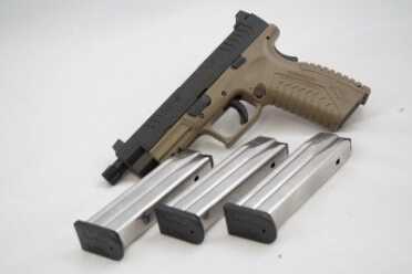 First Look: Springfield Armory XD(M) 9mm and 45 Threaded Barrel Models Both 9mm and .45 ACP models come with three magazines. The 9mm mags hold 19 rounds while the .45's hold 13.