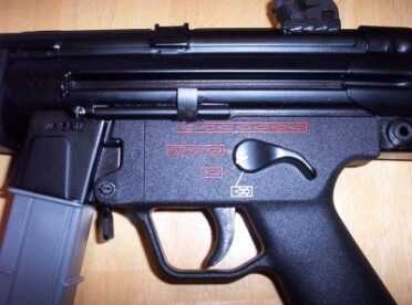 Understanding The HK MP5--Full Auto Review MP5 in 40 S&W with plastic magazines with NAVY Lower.