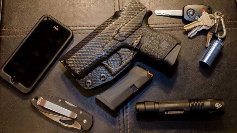 The most common out-the-door package these days. G43 in a Multi Holster Elite (carbon fiber) with an extra mag, Virginia Blade Raptor, Stealthgear light.