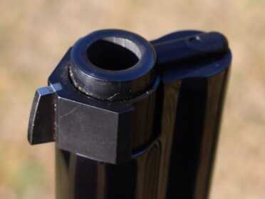 The blade is wide and easy to pick up.