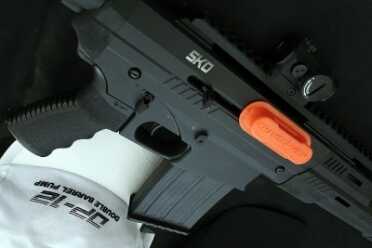 Though it has AR-style controls, this shotgun uses a recprocating charging handle. 