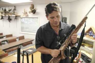 Hawaii Wants to List Gun Owners in FBI Database (Photo: AP)