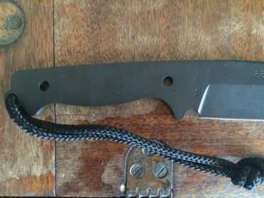Now, if you wanted to, you can wrap the handle in paracord. But to be honest, the scales don't weigh that much at all. 