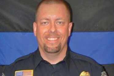 Minnesota NRA Instructor aka 'Good Guy with Gun' Stops ISIS-Led Mass Stabbing Jason Falconer, a part-time police officer and firearms instructor, killed an attacker wielding a knife Saturday at the Crossroads Center mall in St. Cloud, Minn. (Avon Police Department)