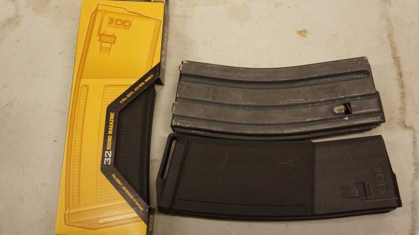 Daniel Defense 32 round magazine compared with standard AR magazine for M4V7 Pro testing