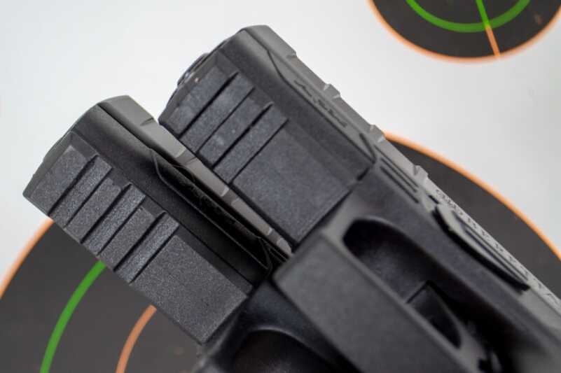 Field Test: Beretta’s APX Full Size and Compact As you'd expect, the full-size RDO has a rail, but so does the Compact model.