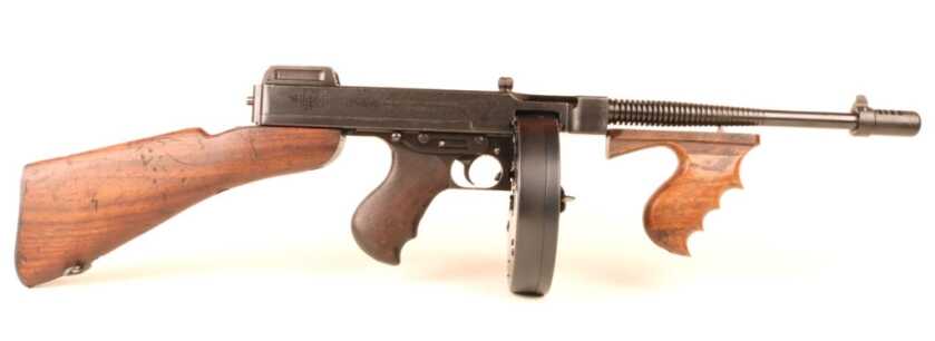 Early M1921 and M1928 Thompson submachine guns with heavy drum magazines
