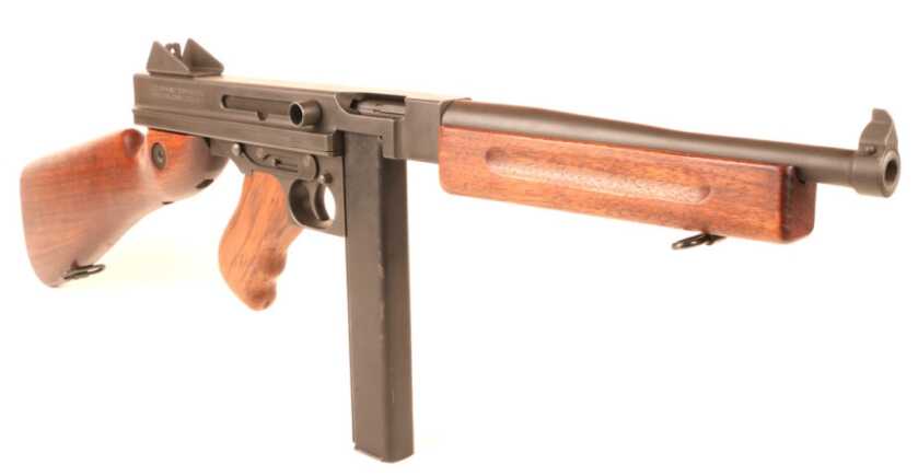 M1 and M1A1 Thompson submachine guns were simplified military models