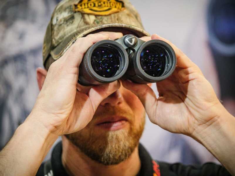 Vanguard's Endeavor IV Binos Are Incredibly Sharp - SHOT Show 2019 Vanguard's Endeavor IV Binos Are Incredibly Sharp - SHOT Show 2019