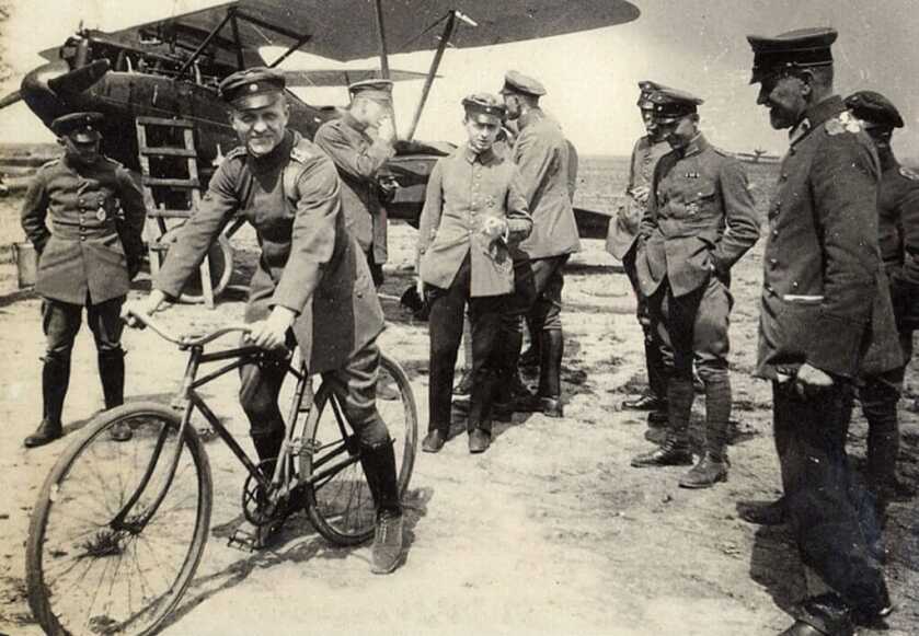 The Death of a Legend: Baron Manfred von Richthofen & the Vickers that may have killed him. The Death of a Legend: Baron Manfred von Richthofen & the Vickers that may have killed him.