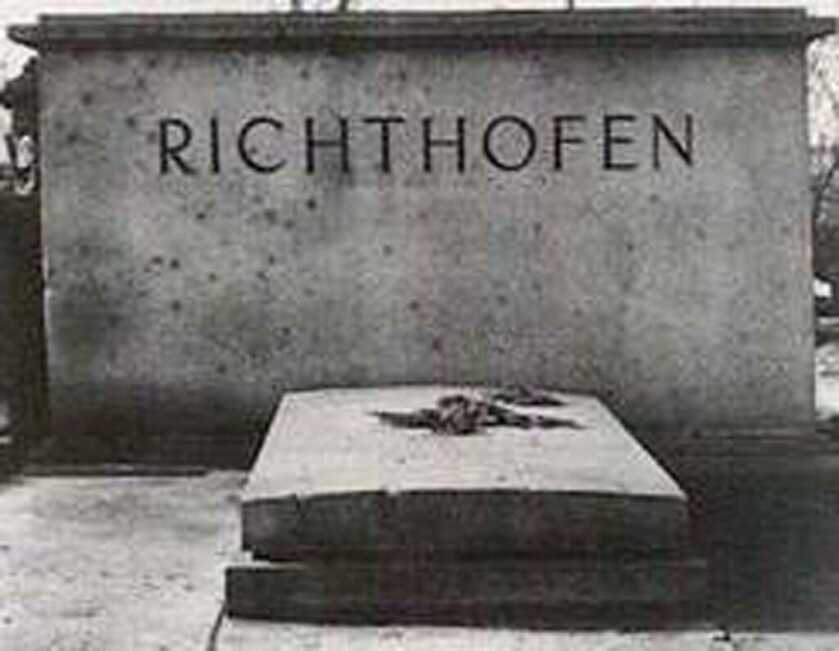 The Death of a Legend: Baron Manfred von Richthofen & the Vickers that may have killed him. The Death of a Legend: Baron Manfred von Richthofen & the Vickers that may have killed him.