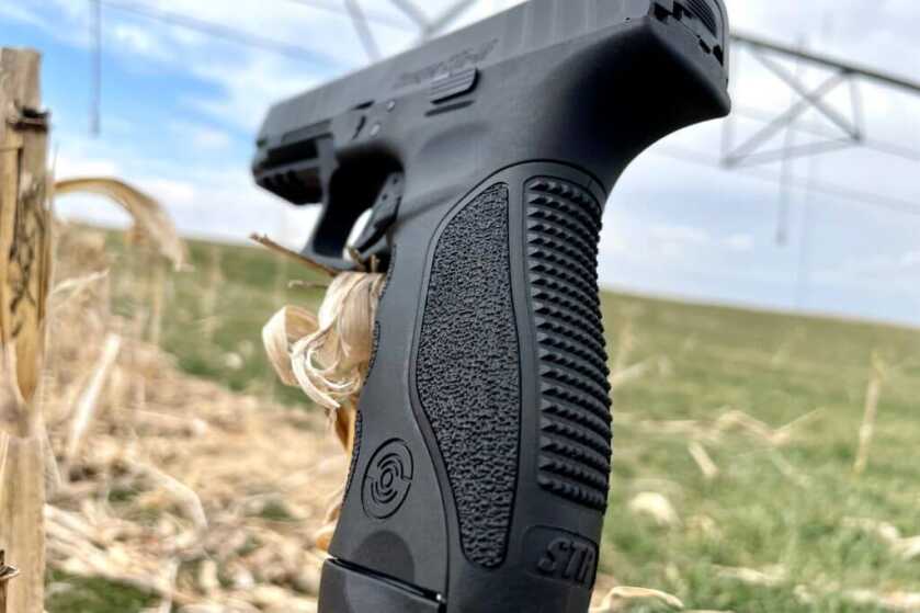 Stoeger uses three different types of texturing, all of which seem to do their intended job well. 