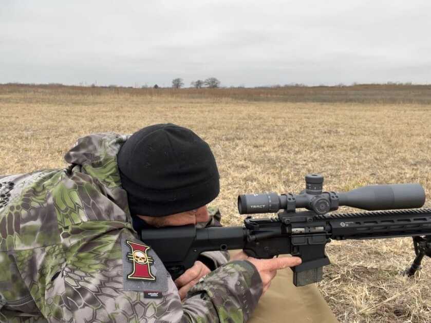 TRACT Optics TORIC in sniper grey mounted on AR