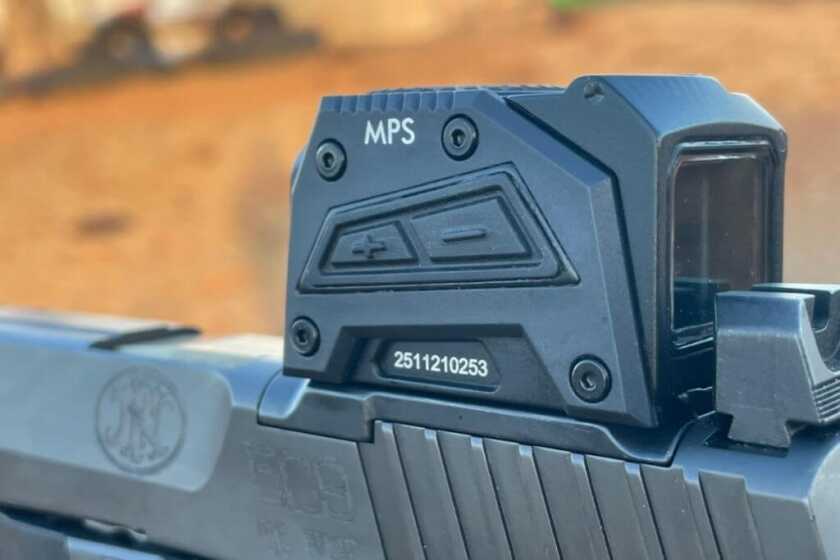 Steiner MPS: Enclosed-Emitter Micro Pistol Sight Review Steiner MPS close up of brightness buttons