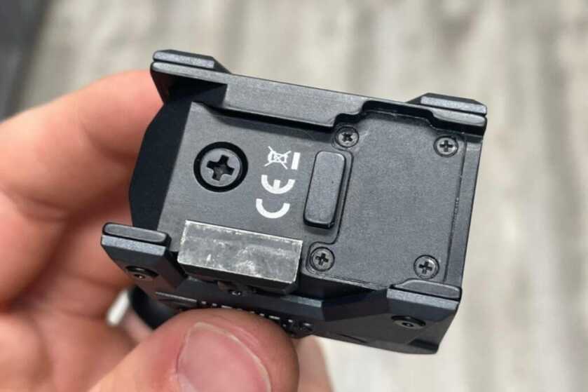 Steiner MPS: Enclosed-Emitter Micro Pistol Sight Review Steiner MPS from the bottom