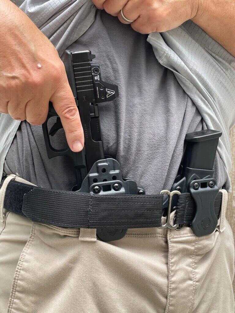 1 - Glock G47 MOS: More Of The Same, Yet Different Alien Gear Photon holster and mag carrier in appendix carry.