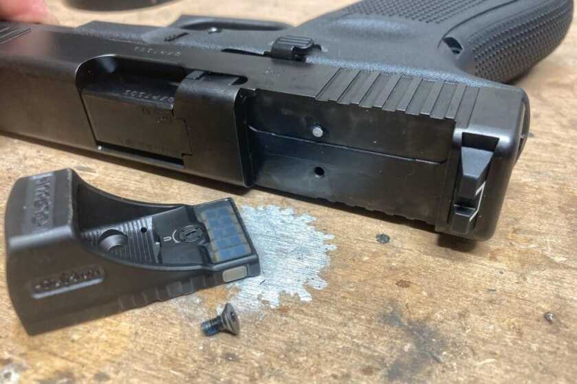 Holosun SCS MOS mounted to Glock 20 for 10mm recoil durability testing