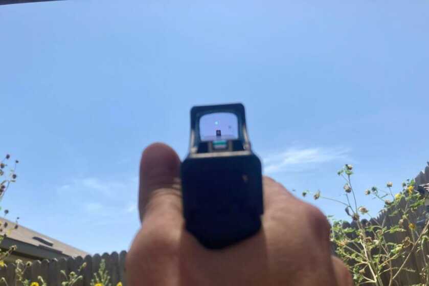 Holosun SCS MOS sight picture showing low optic body sitting flush with the Glock slide