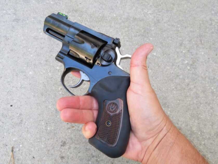Ruger GP100 rubber grip.
