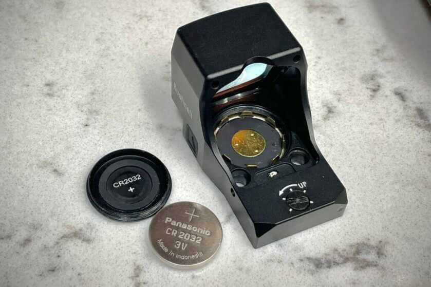 The RXM-300's top loaded battery compartment